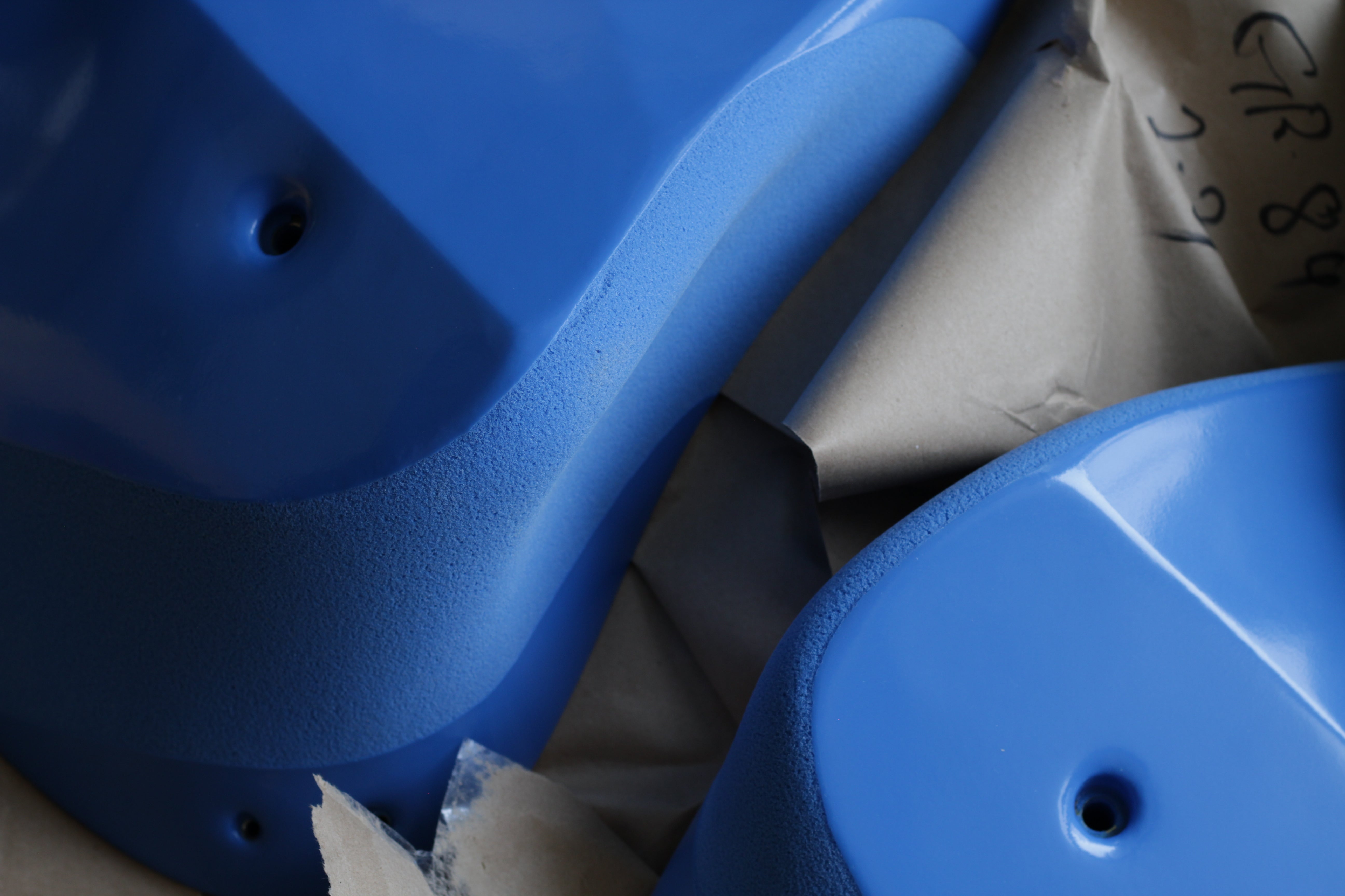 Carbons – Grizzly Holds